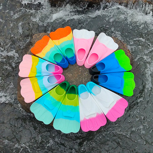 New colored swimming training fins for summer tourism, elastic and soft silicone diving frog shoes