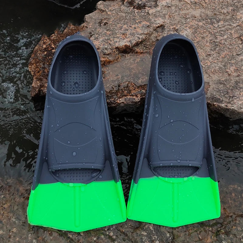 Colorful swimming training fins for summer tourism, elastic and soft silicone diving frog shoes