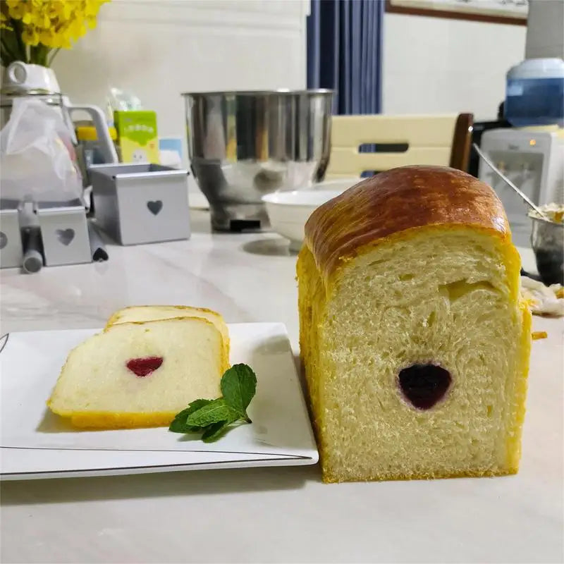 Bread Pans For Baking Nonstick Flowing Heart Cake Mold Aluminium Alloy Long Baking Bread Loaf Pan With Removable Tube For Banana