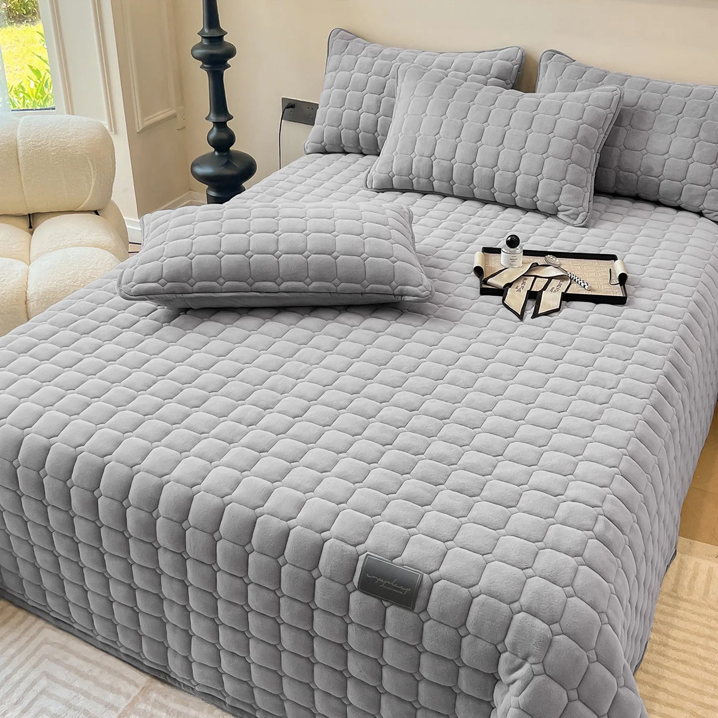 Luxury Velvet Quilt Set King Size Lightweight Velvet Comforter Set Oversized Bedspread Coverlet Quilted Bedding Set 2 Pillowcase