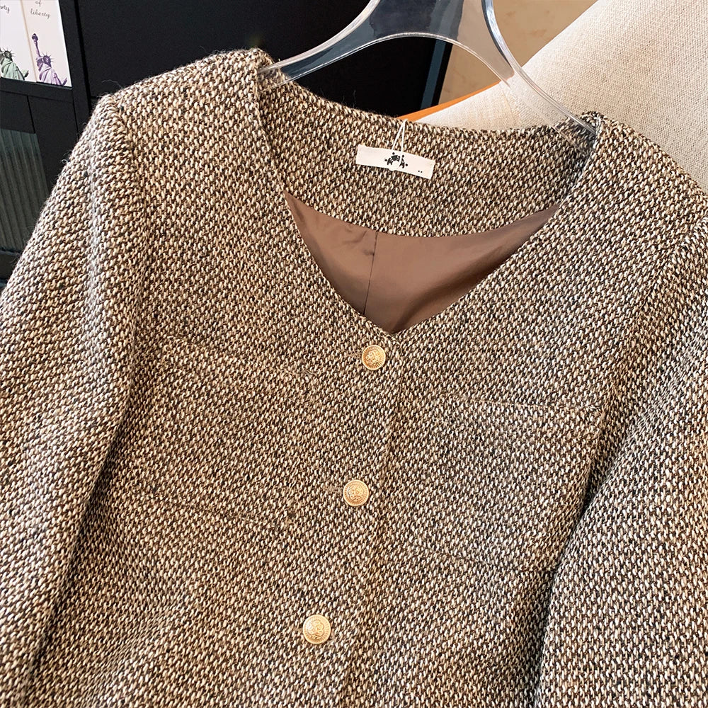 Plus-size women's Autumn/Winter casual commuting loose comfortable coat coffee color V-neck button with long sleeve jacket big