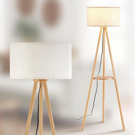 Wooden tripod floor lamp with shelf, wooden living room floor lamp, including trichromatic light bulb, natural wood color.