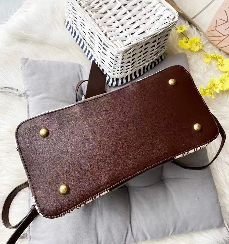 CH Large Capacity Design Brand Women's Bag Letters Temperament Fashion Design Sense Versatile Shopping Elegant Crossbody