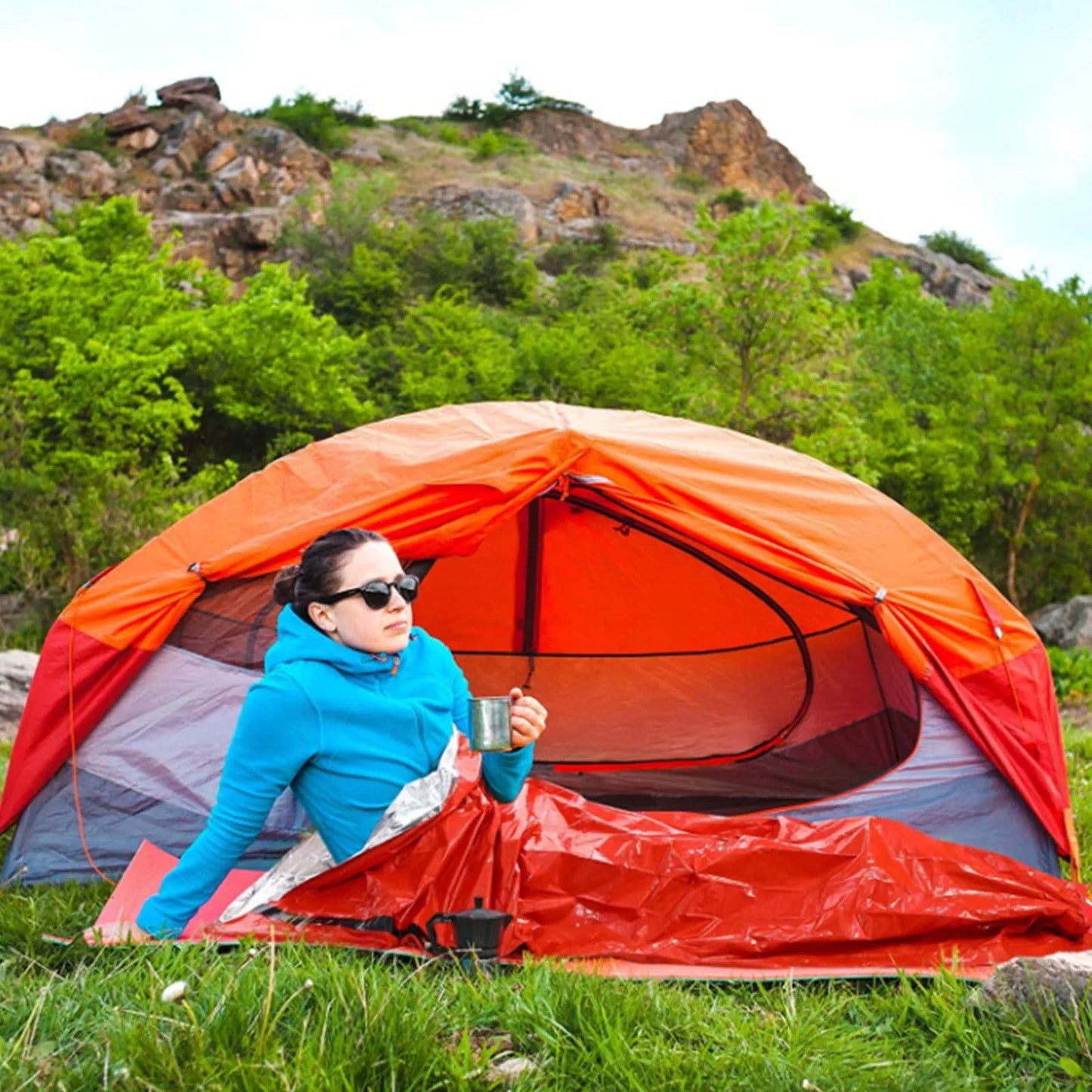2Person Emergency Shelter Survival Tubular Tent With Pull Cord And Survival Whistle Emergency Cold-Proof SOS Sleeping Bag